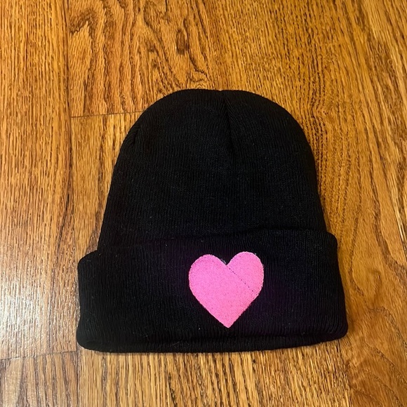Girl’s Black Heart Beanie - Picture 1 of 3